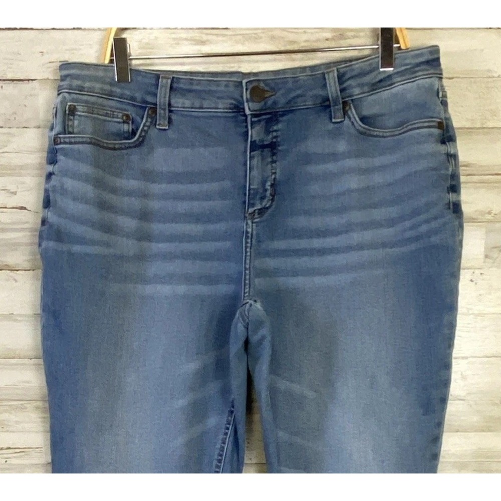 Lauren Conrad Jeans Women 16L Blue Denim Light Wash Distressed Boyfriend Grunge - Picture 3 of 12